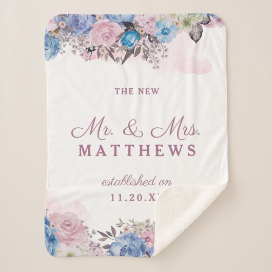 Pariser Charm Floral Der neue Mr. & Mrs. Newlyweds Sherpadecke (Vorderseite)