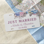 Pariser Charme Blau & Rosa Hochzeit nur verheirate US Nummernschild<br><div class="desc">Pariser Charme Blau & Rosa Blumenchic und Shabby Design mit gemalten Rose, Blätter und Blume. Ein charmantes und spielerisches Aussehen mit rosa, rosa, dunkelblau, mauve, dunkelviolett-farbenen Farben. Mit handgemalten Aquarellfarben-Blumenelementen, Vintagen klassischen Script-Schriftart - Wedding Just Married Newlyweds License Plate Cover! ~ Karo mein Shop zu sehen, die gesamte Hochzeitssuite für...</div>