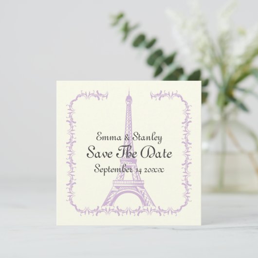 Pariser Hochzeit lila Eiffelturm Save the Date (Stehend Vorderseite)