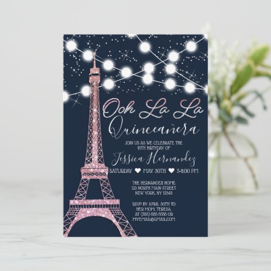 Pariser Navy Eiffel Tower Glitzer Lights Quinceañe Einladung (Stehend Vorderseite)