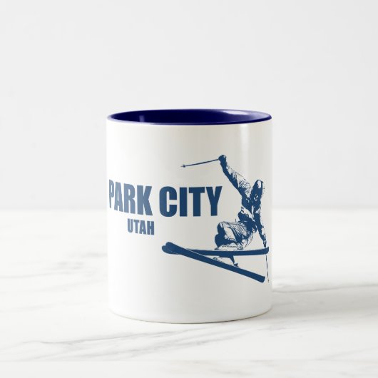 Park City Utah Skier Zweifarbige Tasse (Mittel)