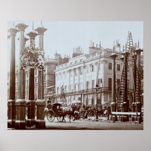 Park Lane wird für Queen Victorias Dia dekoriert Poster (Vorne)