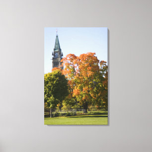 Park neben dem Parlamentsgebäude in Ottawa, Leinwanddruck