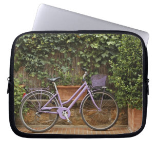Parked bicycle, Pienza, Italy, Tuscany Laptopschutzhülle