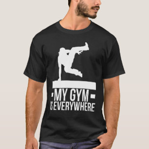 Parkour Mein Fitnessraum ist überall modern im Fre T-Shirt