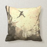 Parkour Urban Free Running Freestyling Kissen<br><div class="desc">Der Eindruck eines modernen Künstlers,  in einer urbanen Hinterstraße in Sepia-Tönen Parkour zu praktizieren.</div>