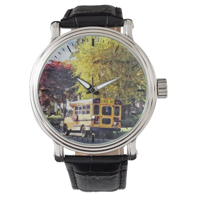Parkplatz-Schulbus im Herbst Armbanduhr (Vorderseite)