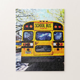 Parkplätze für Schulbusse im Frühjahr Puzzle