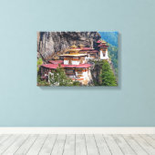 Paro Taktsang: Das Tiger-Nest-Kloster - Bhutan Leinwanddruck (Insitu (Holzboden))