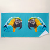 Parrot portrait on a turquoise background strandtuch (Vorderseite)