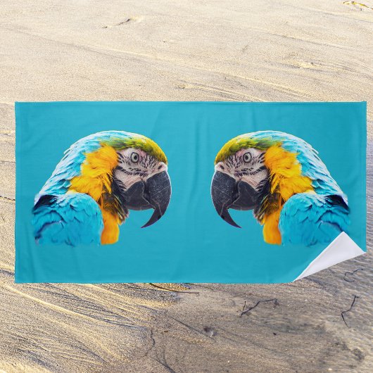 Parrot portrait on a turquoise background strandtuch