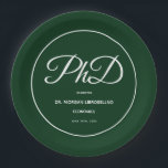 Partei für den Doktortitel Pappteller<br><div class="desc">Papier Teller für eine PhD-Abschlussfeier mit grünem Hintergrund und weißer Schrift.

PhD-Abschluss Grüne Graduation Party Paper PlatesHolidayday Design | ©Melissa Patton - Designer</div>