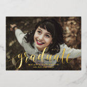 Partei für die Graduierung von Whimsical Calligrap Folieneinladung (Vorderseite)