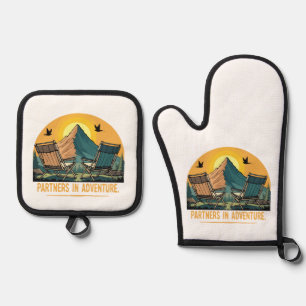 Partner im Abenteuer   Retro Berg Camping Ofenhandschuh & Topflappen-Set