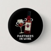 Partner in Wein Funny Drink Pun Dark BG Button (Vorderseite)