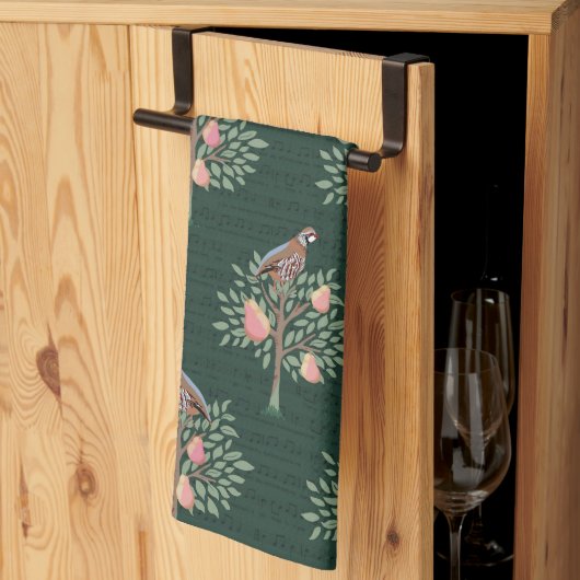 Partridge in a pear tree Christmas Carole on green Geschirrtuch (Drittel gefaltet)