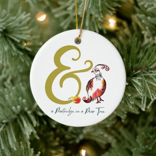 Partridge in einem Birnenbaum Whimsical Ampersand Keramik Ornament (Baum)
