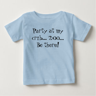 Party an meiner Krippe… 2:00… Seien Sie dort! Baby T-shirt