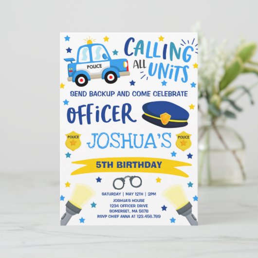 Party des Polizeibeamten zum Geburtstag Einladung (Stehend Vorderseite)