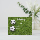 Party Einladung der Fußballrente auf grünem Gras Postkarte (Stehend Vorderseite)