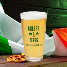 Party-Event für Cheers und Biere Glas