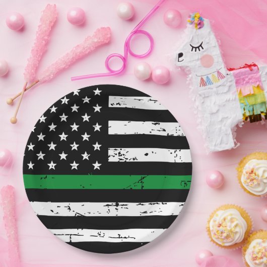 Party für das militärische Ruhestand unter dünner Pappteller (Party)