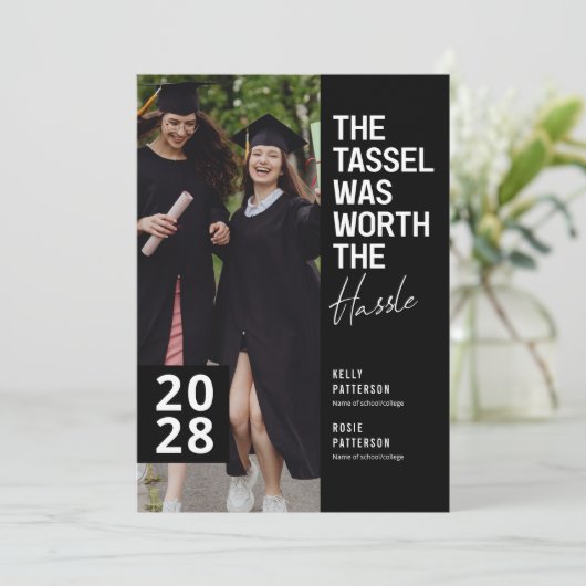 Party für Foto mit schwarzem und weißem Abschluss Einladung (Stehend Vorderseite)