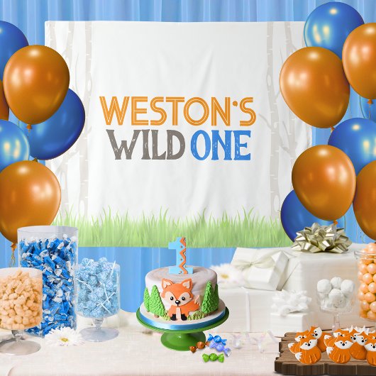 Party im Hintergrund des Wald-One-Forest-Baumes Wandteppich