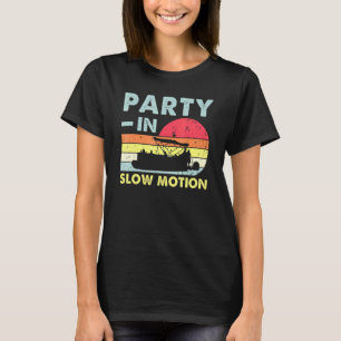 Party in langsamer Bewegung Pontoon Boat Retro Vin T-Shirt