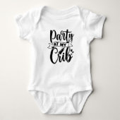 Party in My Crib Baby Jersey Bodysuit Baby Strampler (Vorderseite)