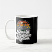 Party in Slow Motion Retro Lustiger Pontoonboot Bo Kaffeetasse (Links)