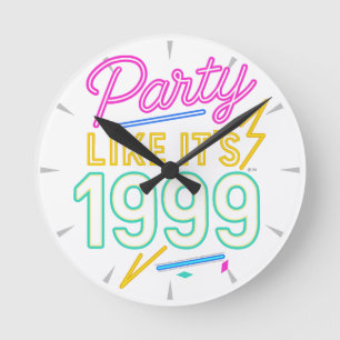 Party Like It’s 1999®™ – Neonspannung Runde Wanduhr