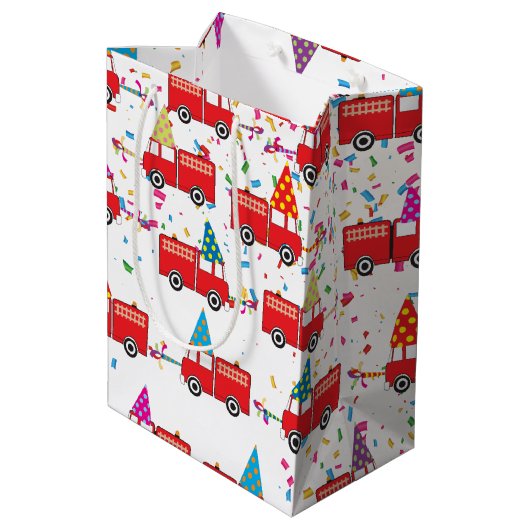 Party-Muster für rote LKW Mittlere Geschenktüte (Rückseite Schrägansicht)