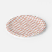 Party Peach Gingham Pappteller (Schrägansicht)