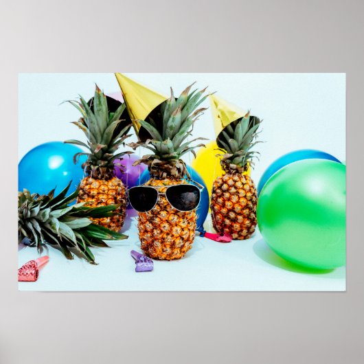 Party-Time-Ananas mit Partygeschenken Klein Poster (Vorne)