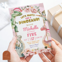 Party wie ein Dinosaurier-Mädchen am Geburtstag in
