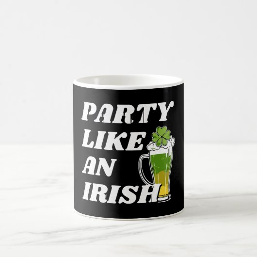 Party wie ein Irin Kaffeetasse (Mittel)