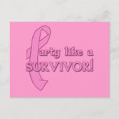 Party wie ein Überlebender mit rosa Schleife Einladungspostkarte (Vorderseite)