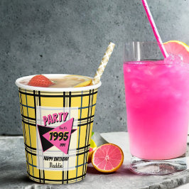 Party, wie es der karierte Geburtstag der 90er Jah Pappbecher