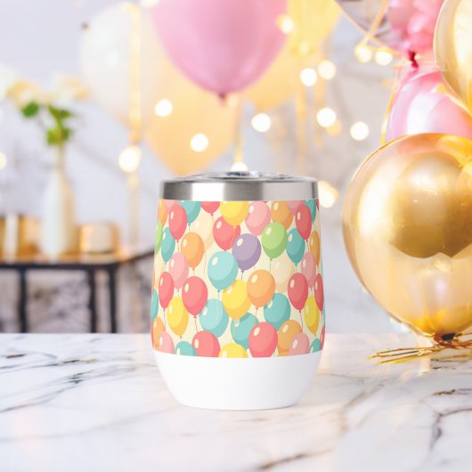 Partybälle in verschiedenen Farben (Junggesellenabschied (gedreht))
