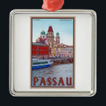 Passau - Donau Ufergegend Silbernes Ornament<br><div class="desc">Die Stadt von Passau auf der Donau im Bayern,  Deutschland</div>