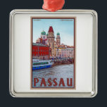 Passau - Donau Ufergegend Silbernes Ornament<br><div class="desc">Die Stadt von Passau auf der Donau im Bayern,  Deutschland</div>
