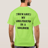 !! PASSEN Sie! auf! Meine Freundin ist ein Soldat T-Shirt (Rückseite)