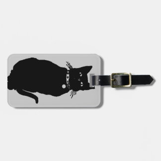 Passen Sie die schwarze Katze auf Gepäckanhänger