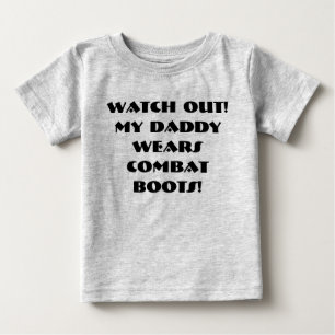 Passen Sie heraus auf! Mein Vati trägt Baby T-shirt