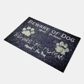 Passen Sie vom Hund aufpassen den menschlichen Fußmatte (Schrägansicht)