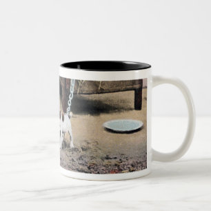 Passen Sie vom Hundezeichen mit kleinem Hund auf Zweifarbige Tasse