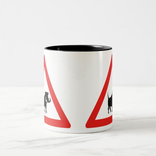 Passen Sie von Warthogs, Verkehrszeichen, Zweifarbige Tasse (Mittel)