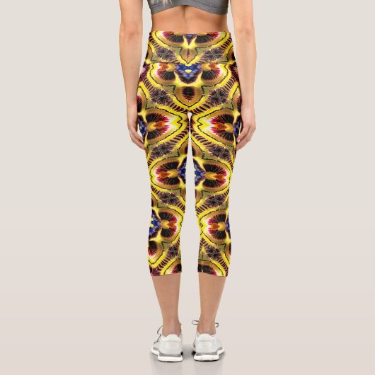 Passiflora Caerulea Pattern Capri Leggings (Rückseite)
