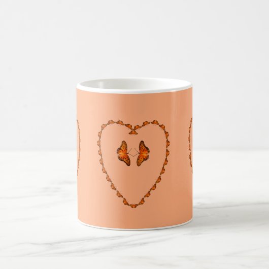 Passion Schmetterlinge tanzen im Herzen Abzeichen Kaffeetasse (Mittel)